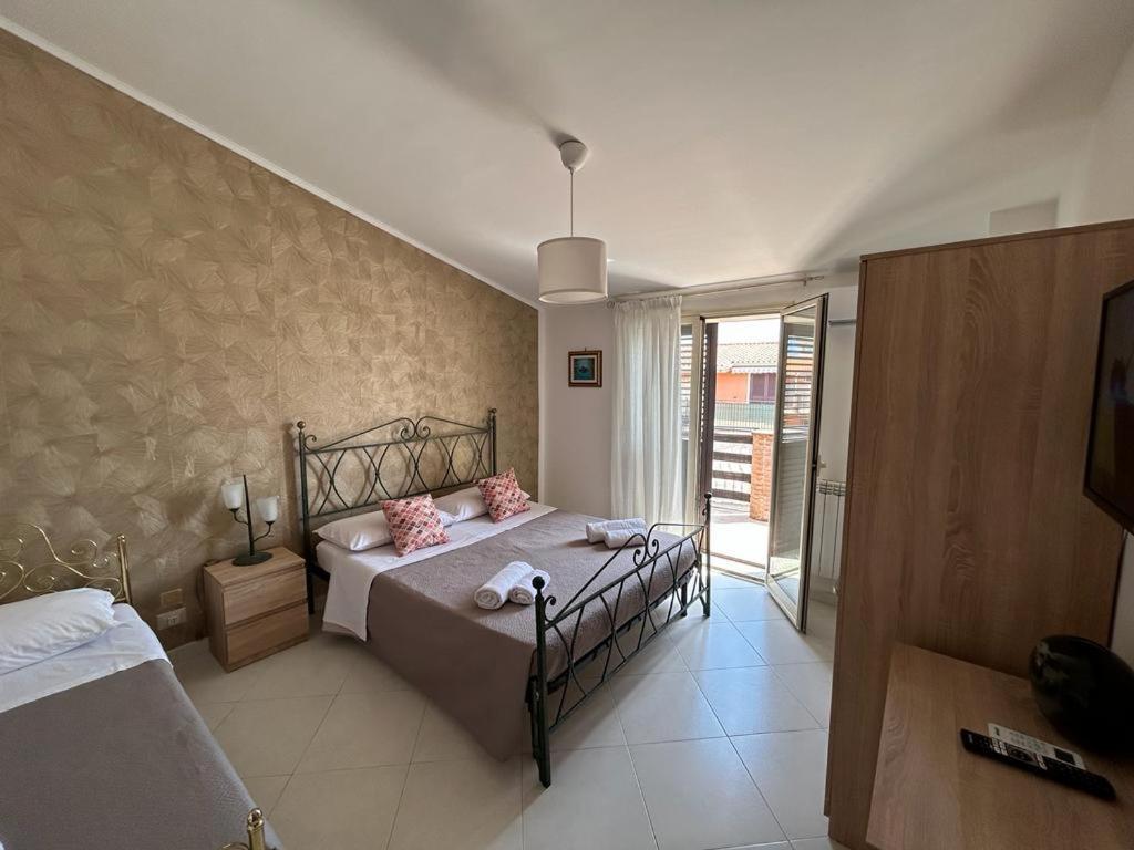 Nina Apartament Giardini Naxos Con Posto Auto Exterior photo