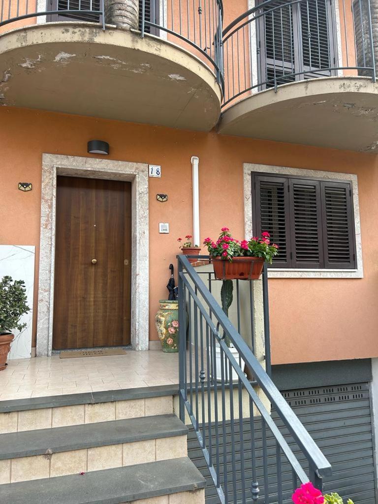 Nina Apartament Giardini Naxos Con Posto Auto Exterior photo